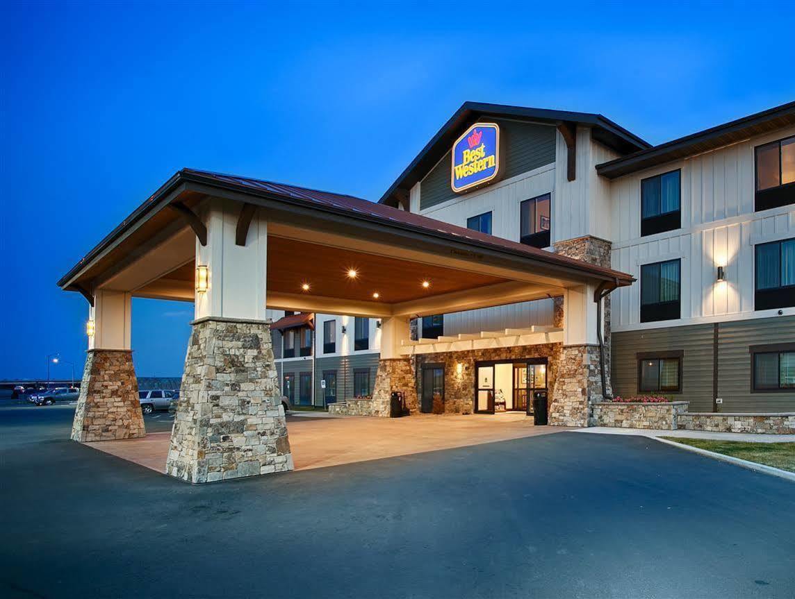 Western & Hotel 3*